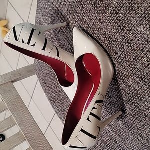 Valentino Garavani White Pumps